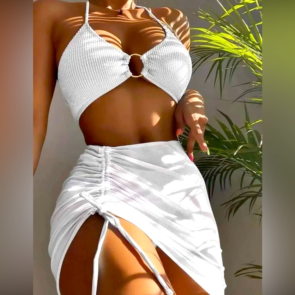 NEW! White 3 Piece Bikini Set 🐚 Size Medium